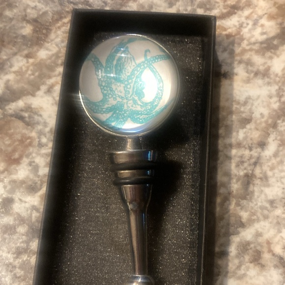 Wine Bottle Stopper - Picture 4 of 7